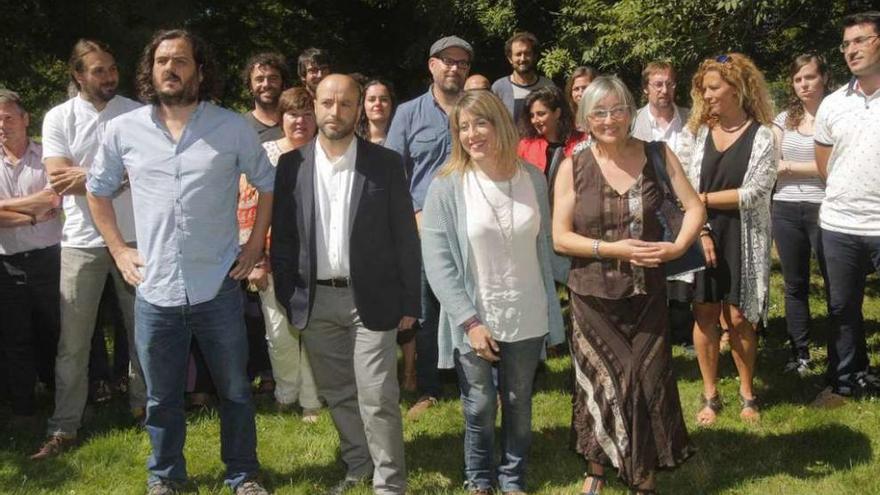 Antón Sánchez, Luis Villares, Carmen Santos y Ángeles Cuña, ayer, en Santiago.