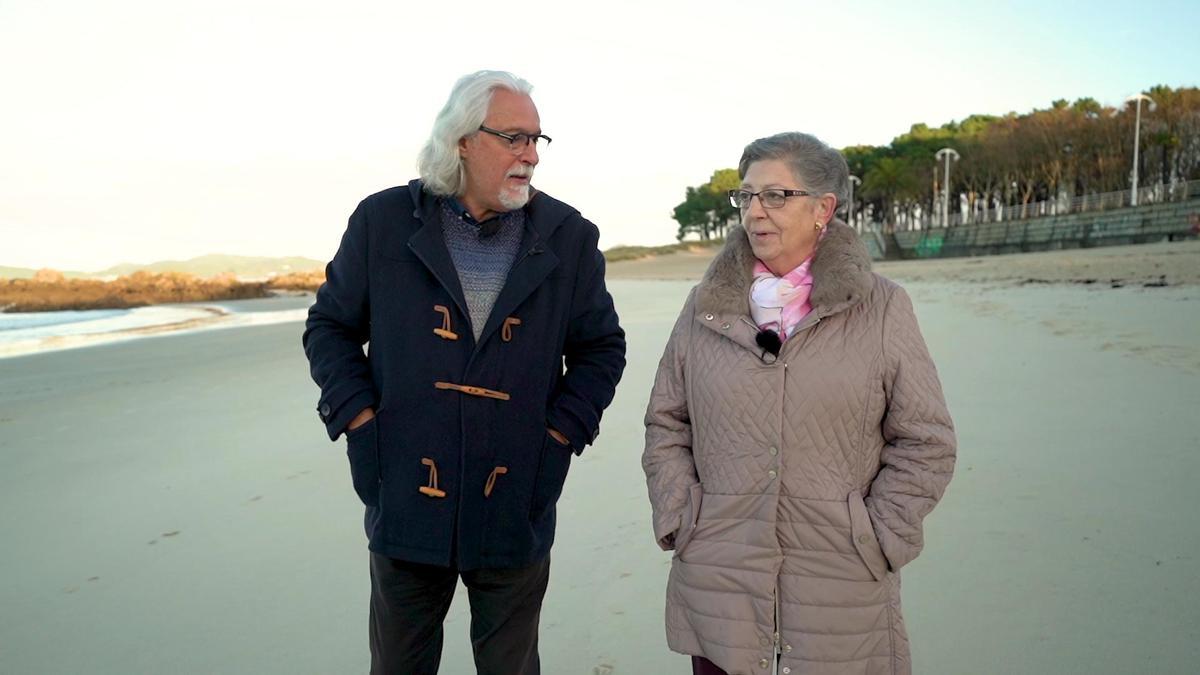 Loli Hernández e Antonio García Teijeiro, na praia de Samil, en Vigo.