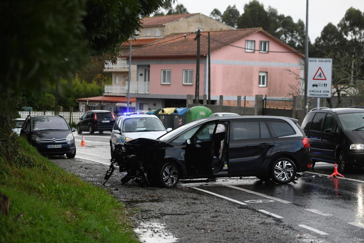 Accidente en la calle Circunvalación de Sanxenxo en el que se vio implicado el hijo del fallecido.