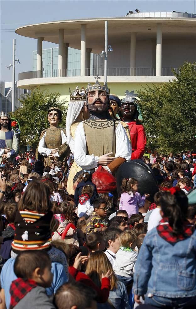 Gigantes y cabezudos en la Expo