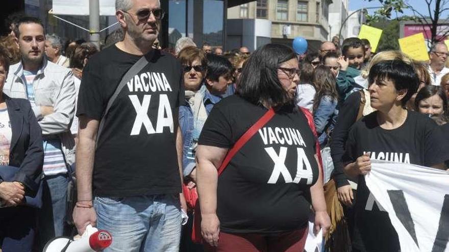 Manifestación para reclamar la vacuna, en A Coruña. // Víctor Echave