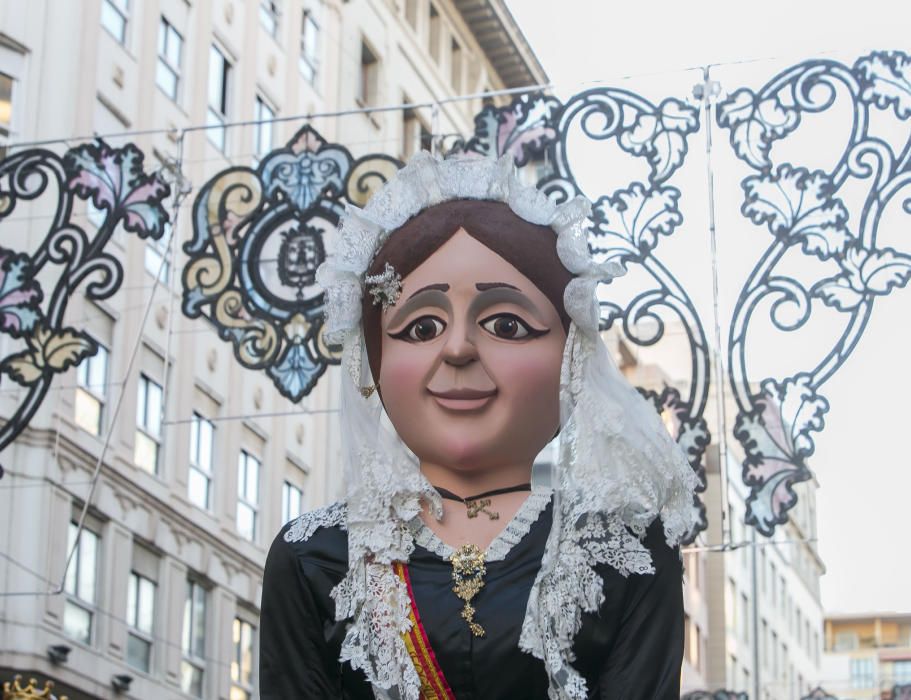 El pregón de las Hogueras 2019 da la bienvenida al Fuego a la ciudad de Alicante