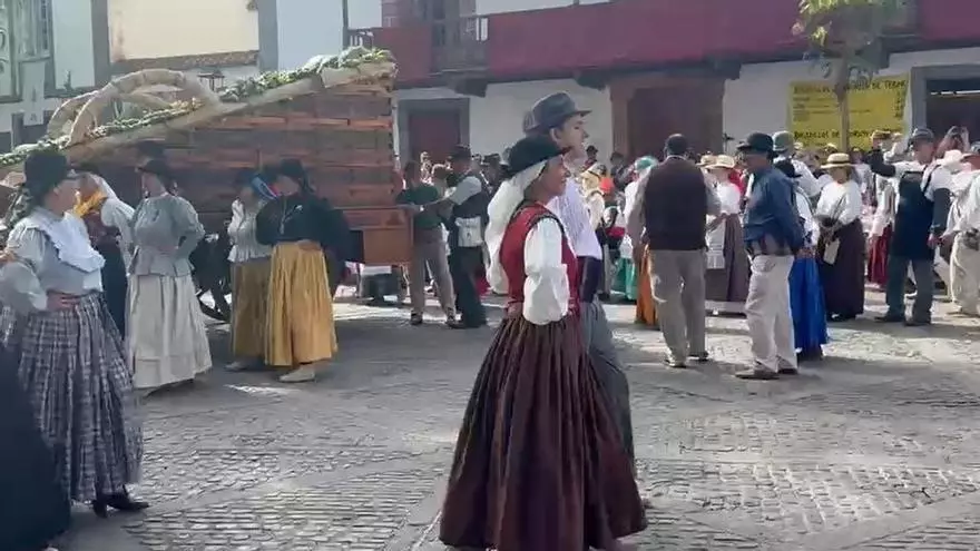 Fiestas del Pino: carreta de Mogán con la alcaldesa Onalia Bueno al frente