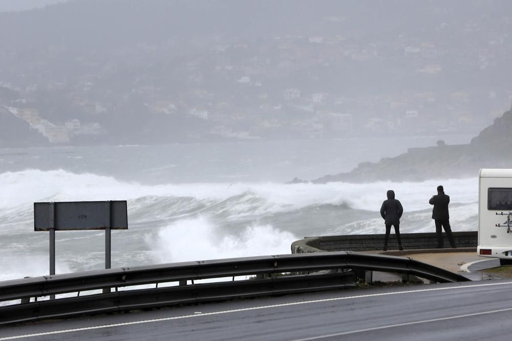 "Félix" desata la fuerza de los mares en la ría de Vigo