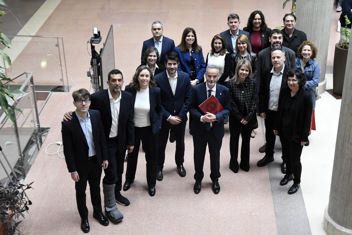 Samuel Baixauli junto a su equipo este miércoles.