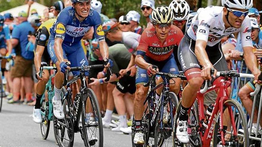 Enric Mas en la parte final de la subida el sábado a la cima de Willunga Hill.