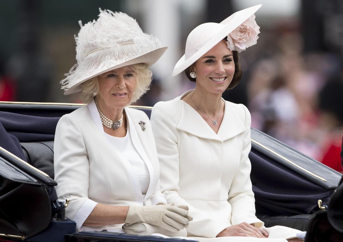La duquesa de Cornwall y Kate Middleton durante el Trooping the Colour