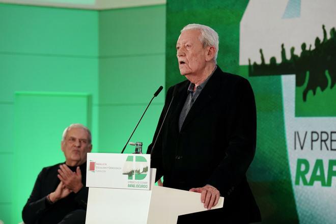 Rafael Escuredo apoya a Pedro Sánchez pero pide un congreso extraordinario del PSOE: "Hay que revitalizarlo y establecer una nueva dirección"