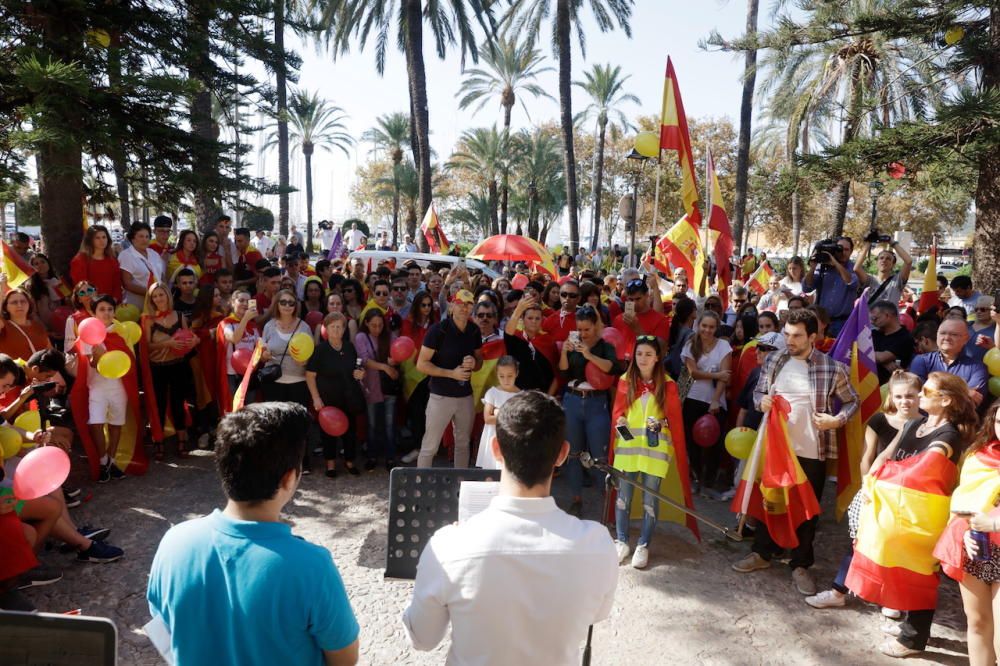 Más de 300 personas se manifiestan en Palma en el día de la Hispanidad