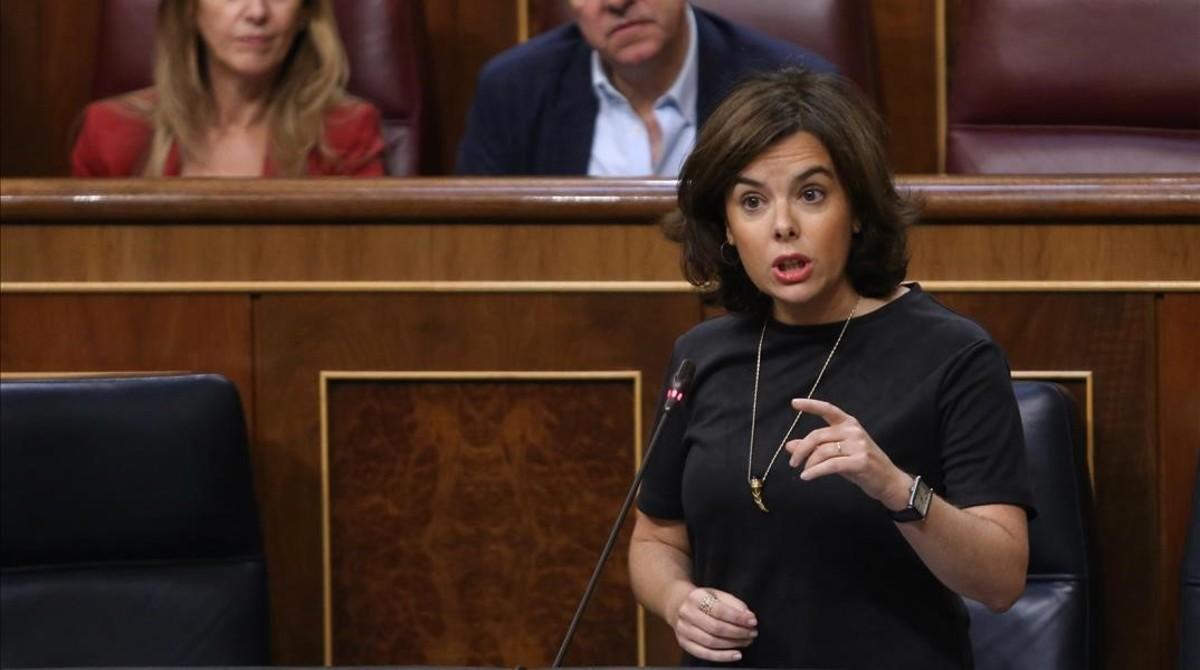 La vicepresidenta, Soraya Sáenz de Santamaría, durante la sesión de control al Gobierno en el Congreso, el 12 de julio.