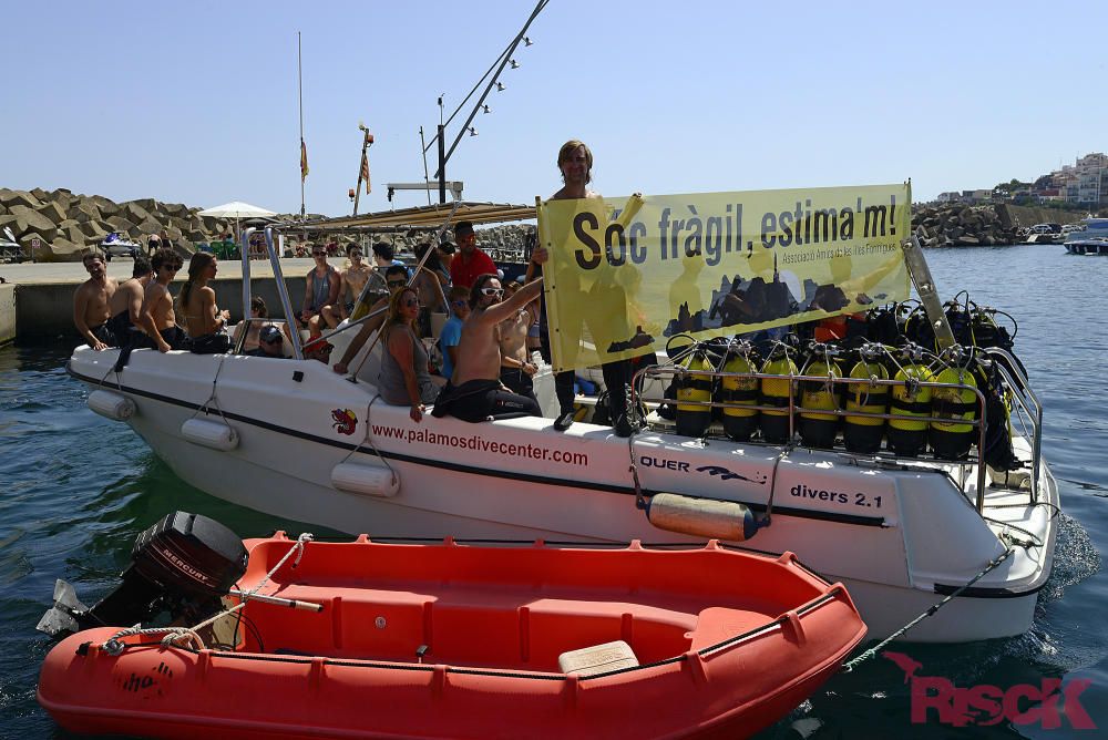 Protesta a les Illes Formigues per la concessió de llicències per pescar corall vermell