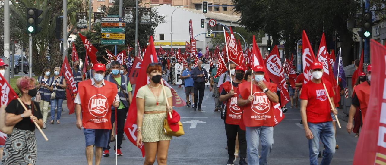 Los trabajadores del metal de Alicante se manifiestan para exigir el desbloqueo del convenio