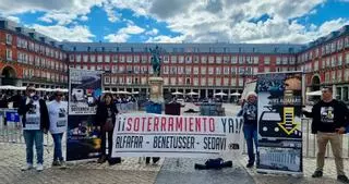 Protesta de la Plataforma por el soterramiento de Alfafar en Madrid