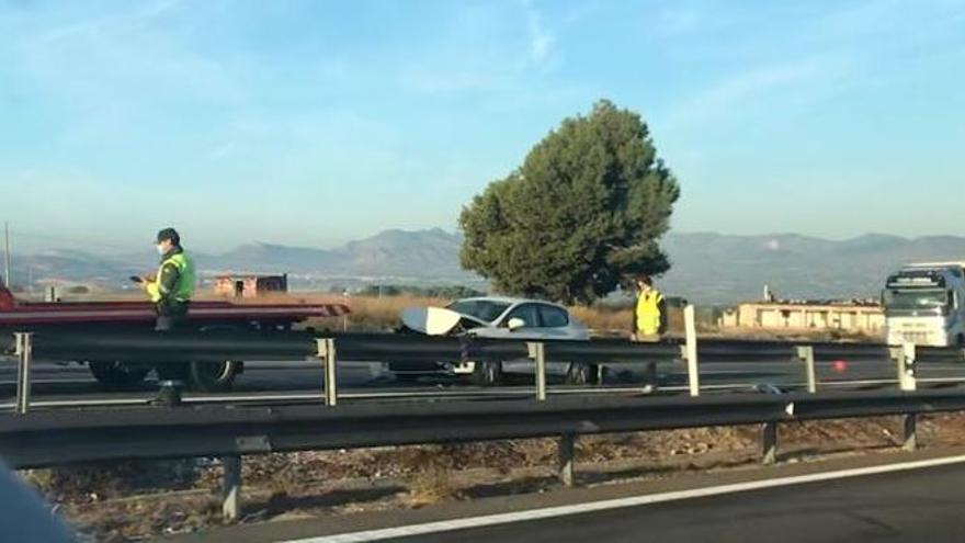 Uno de los accidentes ocurridos esta mañana en el Portichol de Monforte del Cid.