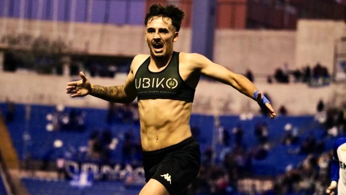 Rafaël de Palmas festeja el gol del triunfo del Hércules frente al Juventud Torremolinos, en Alicante.