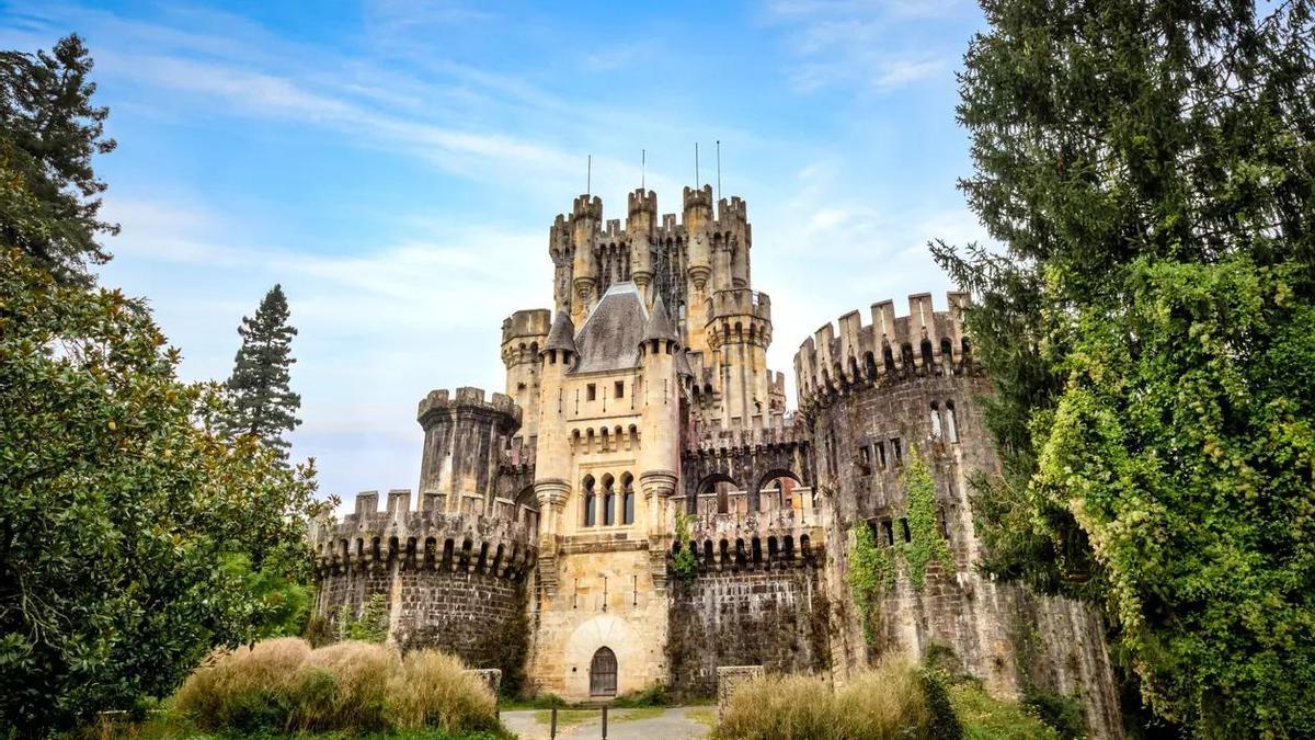 El Castillo de Butrón es solamente una de las joyas de Uribe que podrás visitar con Club VIAJAR.