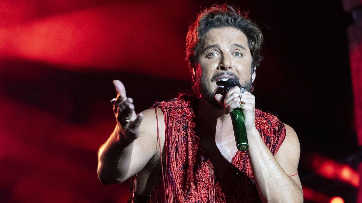 Manuel Carrasco, una arrolladora quema de naves del ‘Tour salvaje’ en el Palau Sant Jordi