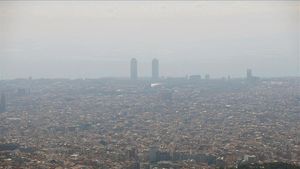 undefined51126671 graf8487  una boina de contaminaci n cubre la ciudad de barc191203165107
