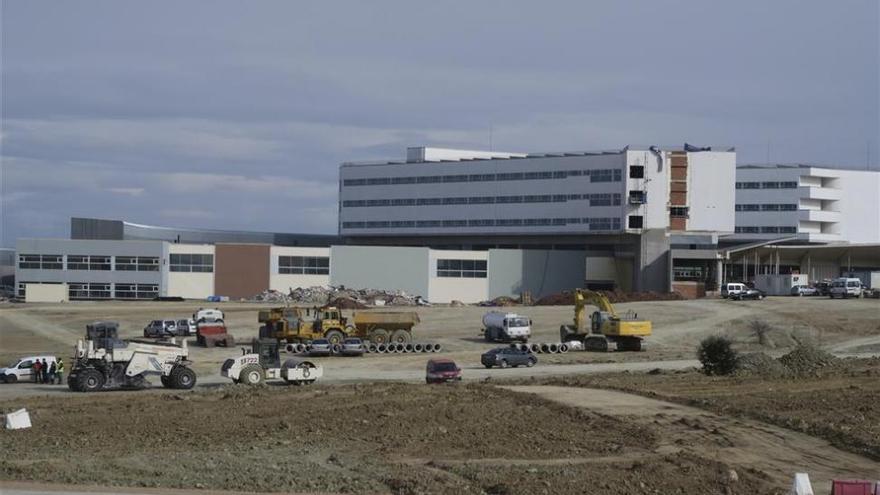 La apertura íntegra del nuevo hospital de Cáceres será en 2021 o 2022