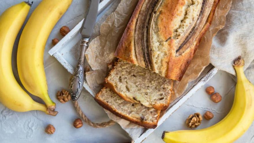 El bizcocho sin gluten y con muy pocas calorías que te ayudará a adelgazar: listo en minutos y con unos cuantos plátanos