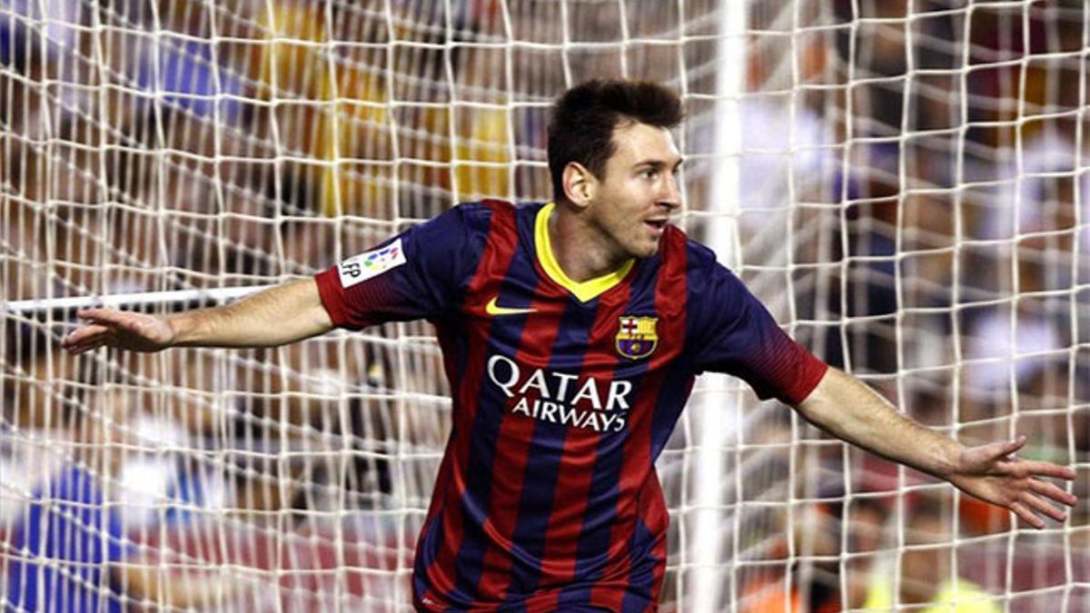 Messi celebra uno de sus goles en Mestalla