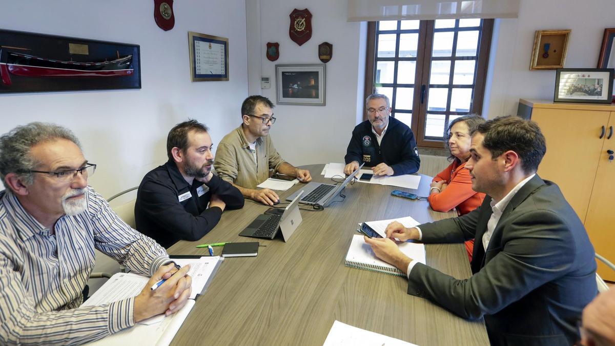 Reunión del Centro de Coordinación Operativa del Plan Camgal en la sede de Gardacostas de Galicia