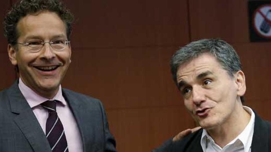 Dijssembloem y Tsakalotos, antes de la reunión.