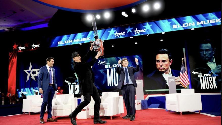 El presidente argentino Milei regala a Elon Musk una motosierra