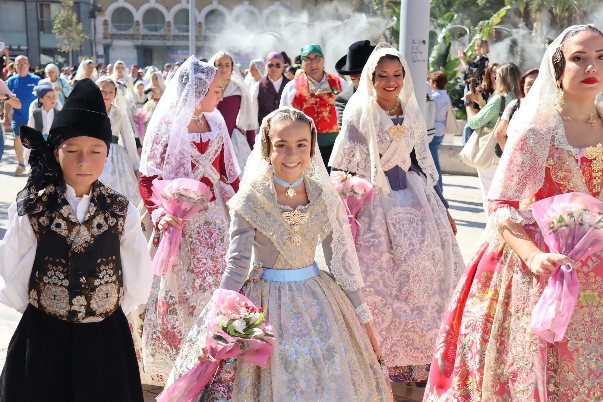 Una Ofrenda en pleno Septiembre con las Fallas del Marítimo