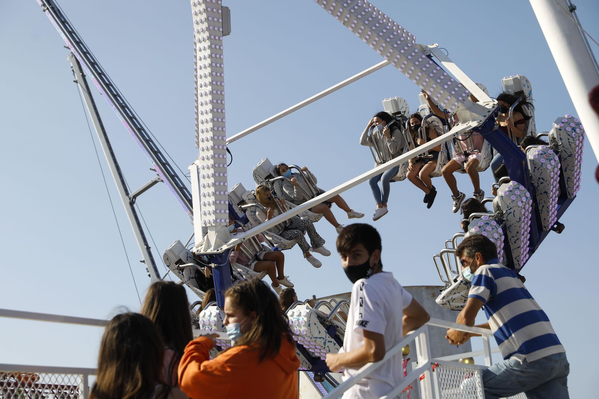 Arranca la diversión en las atracciones de Naval Gijón