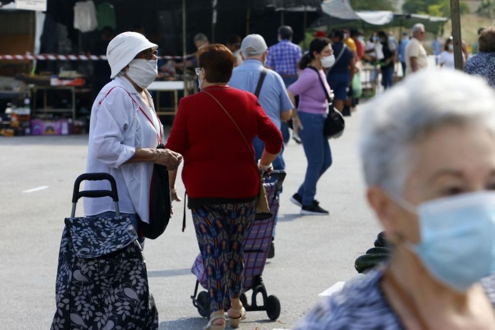 El mercadillo de Huelin vuelve a abrir tras entrar Málaga en la Fase 1.