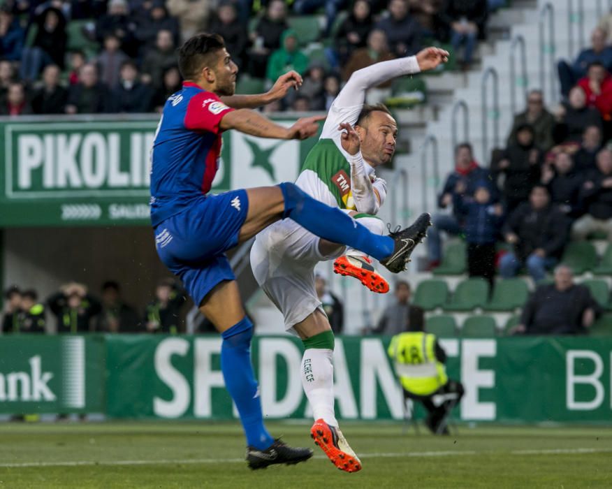 El Elche vence al Extremadura y se aleja de los puestos de descenso