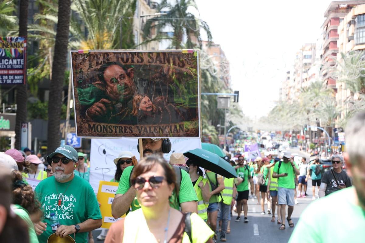 Profesores inundan las calles de Alicante: manifestación de la marea verde este martes