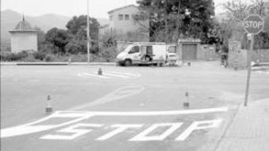 NUEVAS SEÑALES EN UNA GLORIETA
DE ONDA PARA EVITAR ACCIDENTES