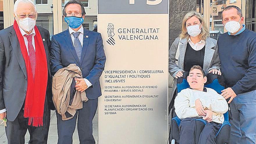 Marc Alfonso, junto a sus padres.