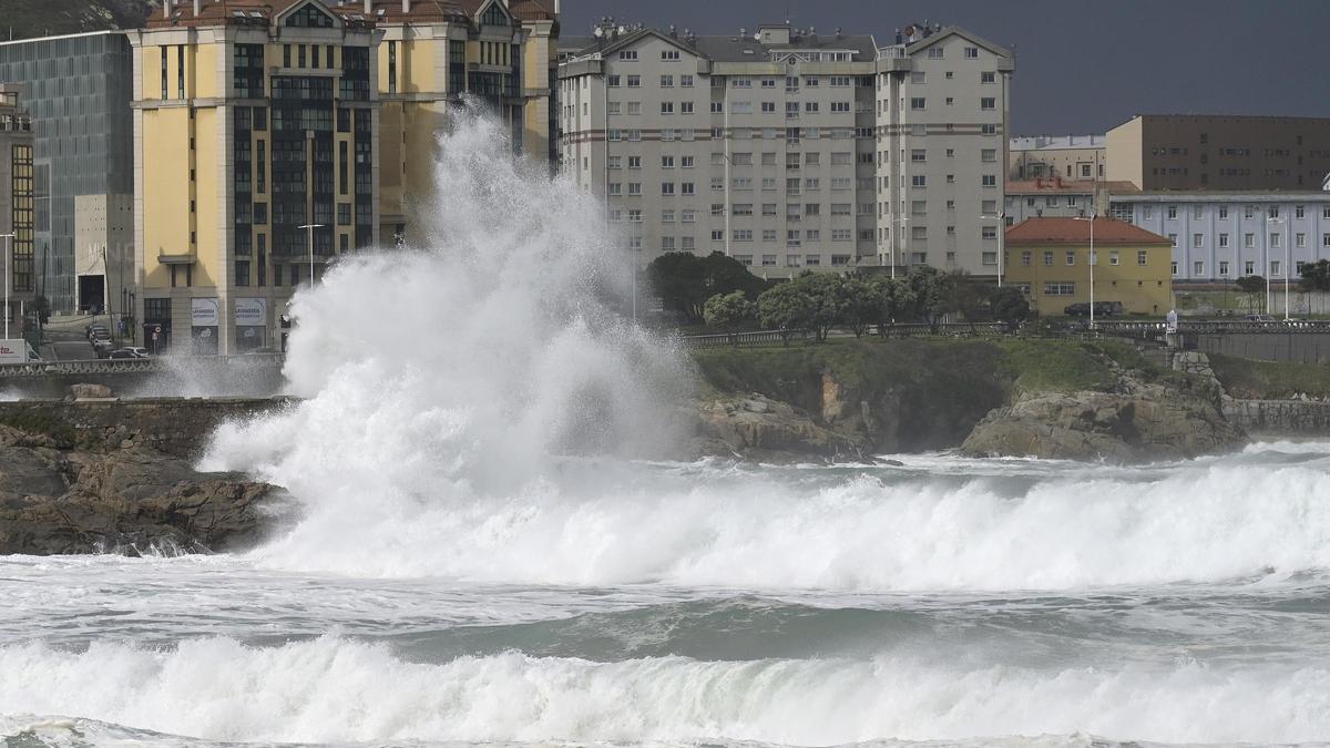 A Coruña en alerta roja por temporal.