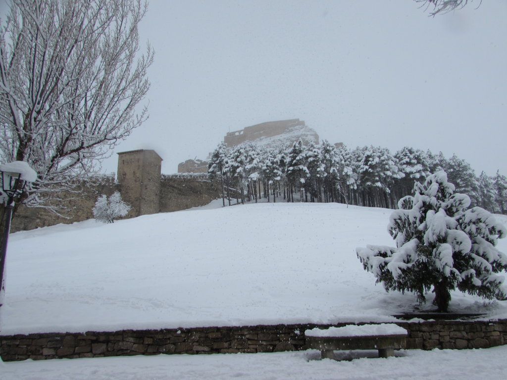 La nieve cubre Morella de blanco