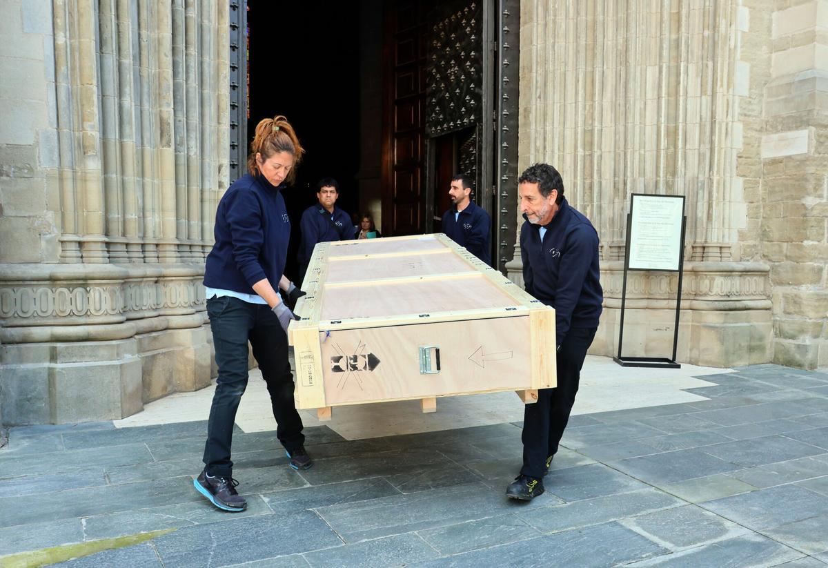 Embalaje y retirada del frontal florentino en Manresa, con destino a Madrid.
