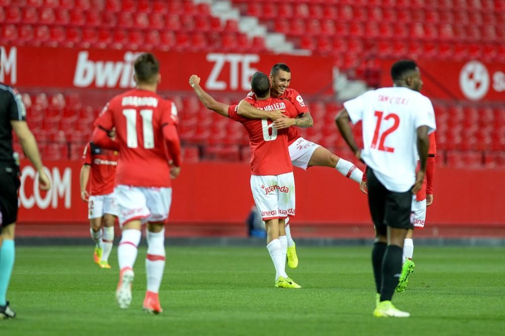 Real Mallorca kann doch noch siegen. Der Zweitligist hat am Sonntag (30.4.) das Auswärtsspiel gegen die zweite Mannschaft des FC Sevilla mit 3:2 gewonnen. Damit endet eine Serie von zehn erfolglosen Spielen.