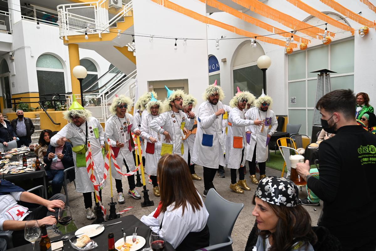 EN IMÁGENES | La murga Yo no salgo, 20 años en el Carnaval de Badajoz