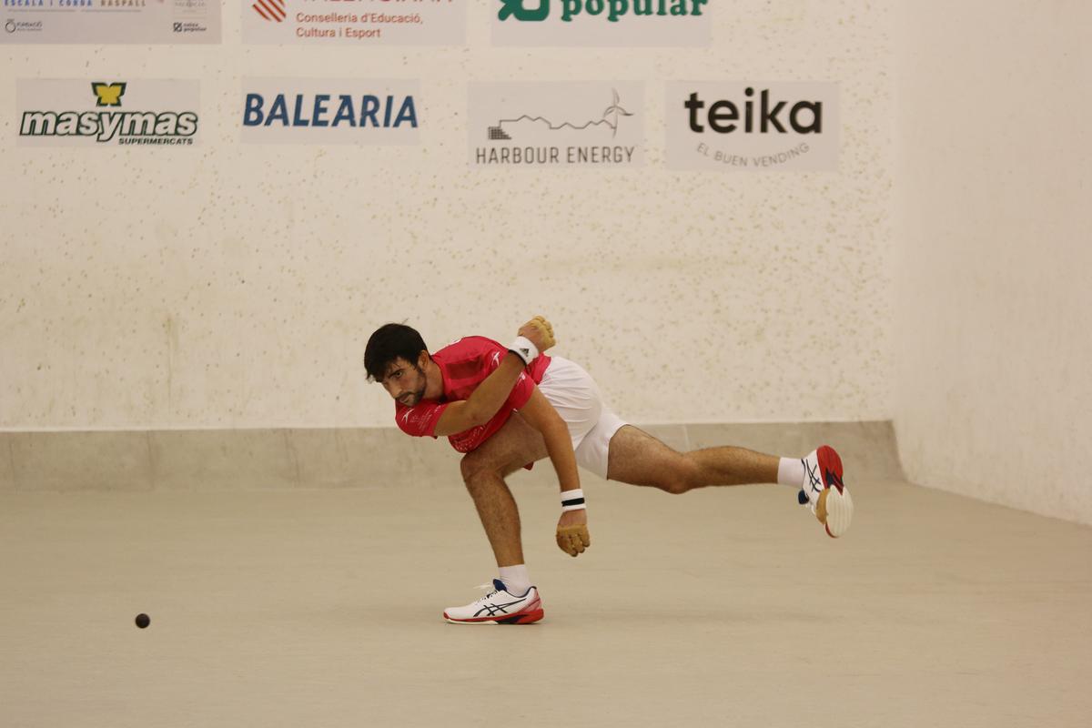 A la VII Copa Diputació de València – Caixa Popular de raspall, Xeraco (Badenes -foto- i Canari) va véncer (25-5) a Castelló (Marrahí i Sanchis) al trinquet de Dénia