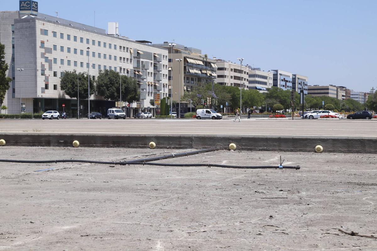 A.J.González Córdoba Estanque de la plaza de las Tres Culturas Estación Adif Julio Anguita