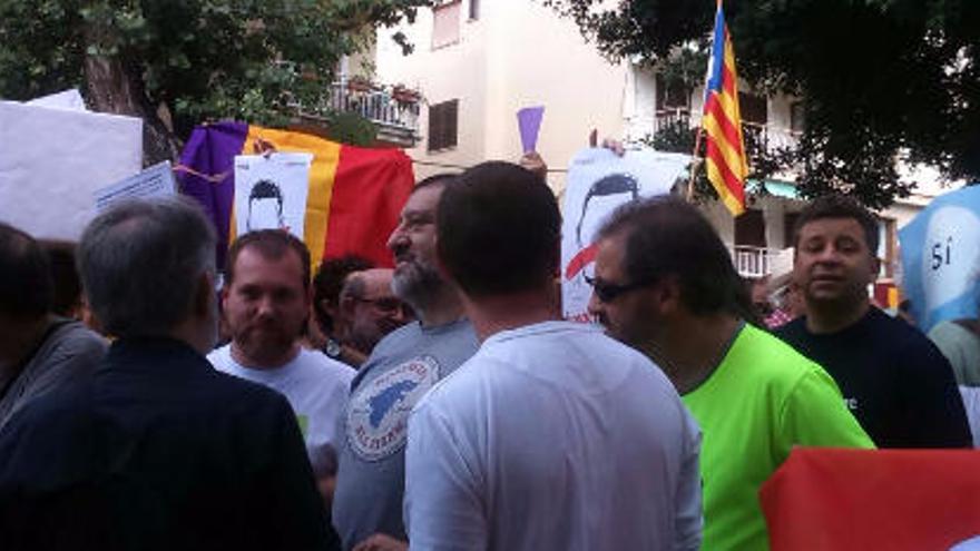 Manifestantes reivindican el &quot;derecho a decidir&quot; de Cataluña en la cumbre del PP