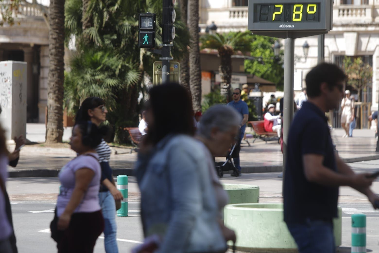 Fuentes y agua para hacer frente al primer sábado de 'verano' en València