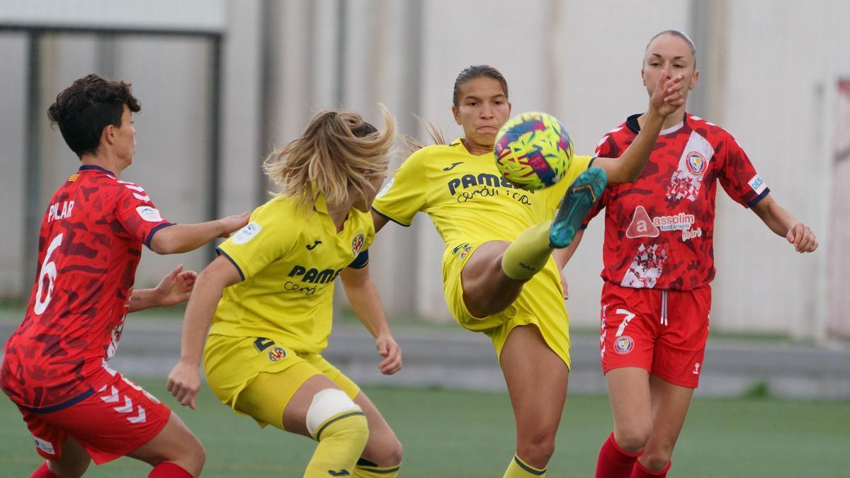 Las chicas del Villarreal femenino intentarán sumar la victoria ante el Valencia.