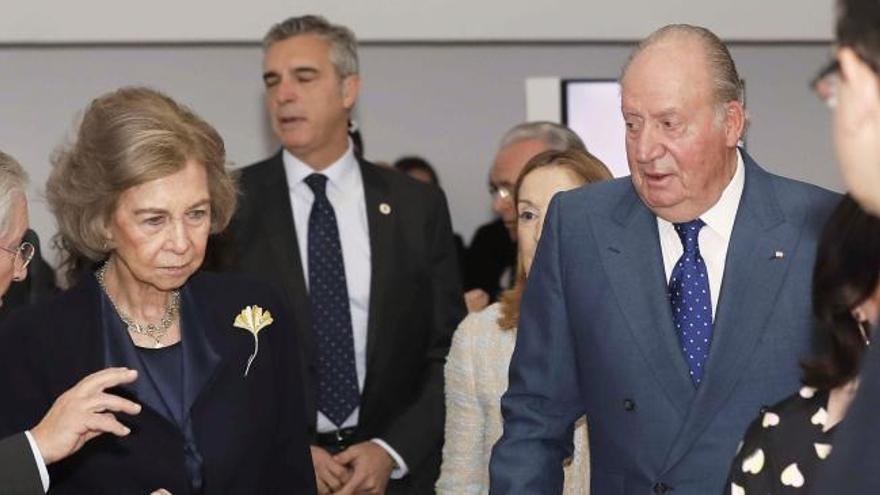 Los Reyes eméritos inauguran una exposición sobre la historia de la democracia en España