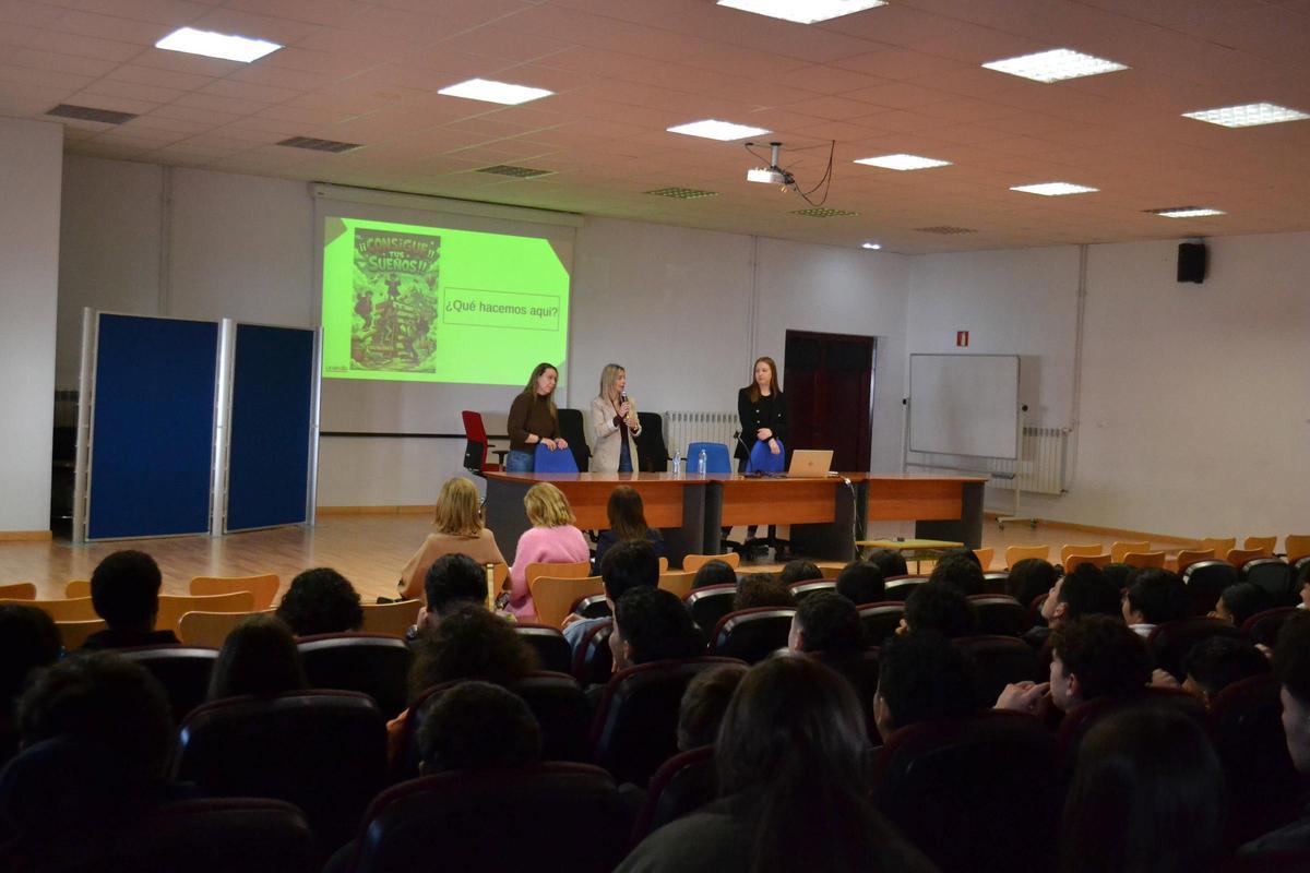 Una de las charlas impartidas en el IES de La Ería.