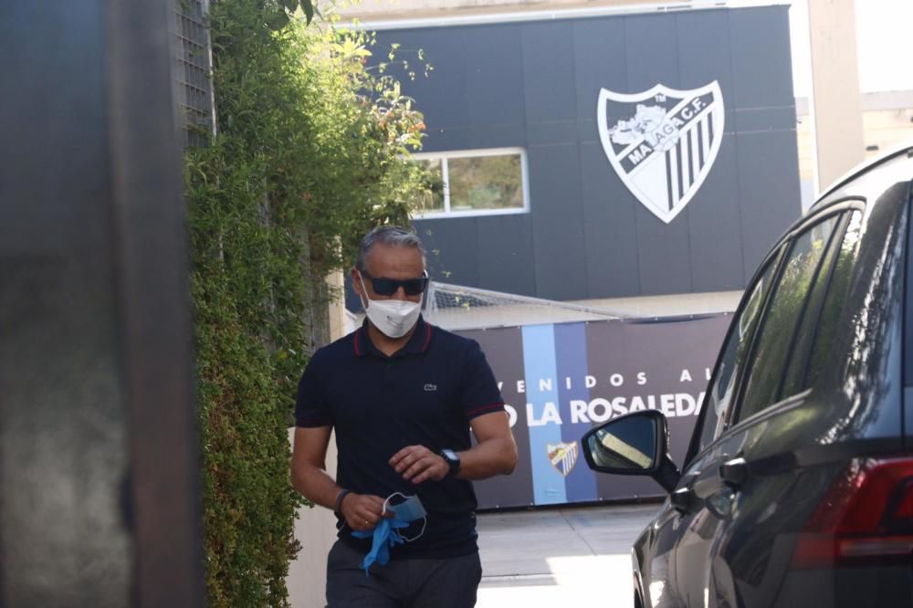 Desde las 9h de la mañana, jugadores, cuerpo técnico y personal del Málaga CF han ido pasando por el estadio de La Rosaleda para someterse a las pruebas de detección del Covid-19.