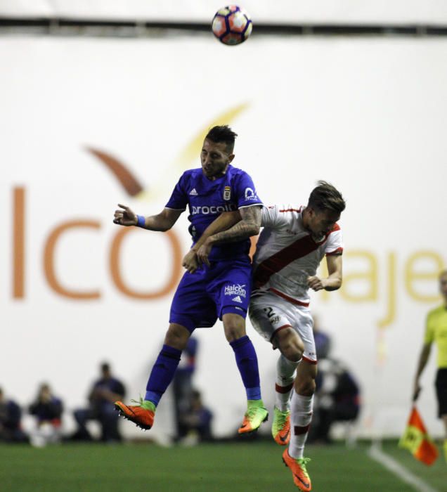 El partido entre el Rayo y el Oviedo, en imágenes