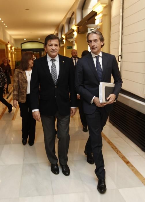 Reunión de Javier Fernández con el ministro de Fomento, Íñigo de la Serna